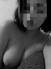 Photo 5, Amateur b&w breasts