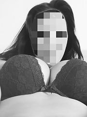 Photo 2, Amateur b&w breasts